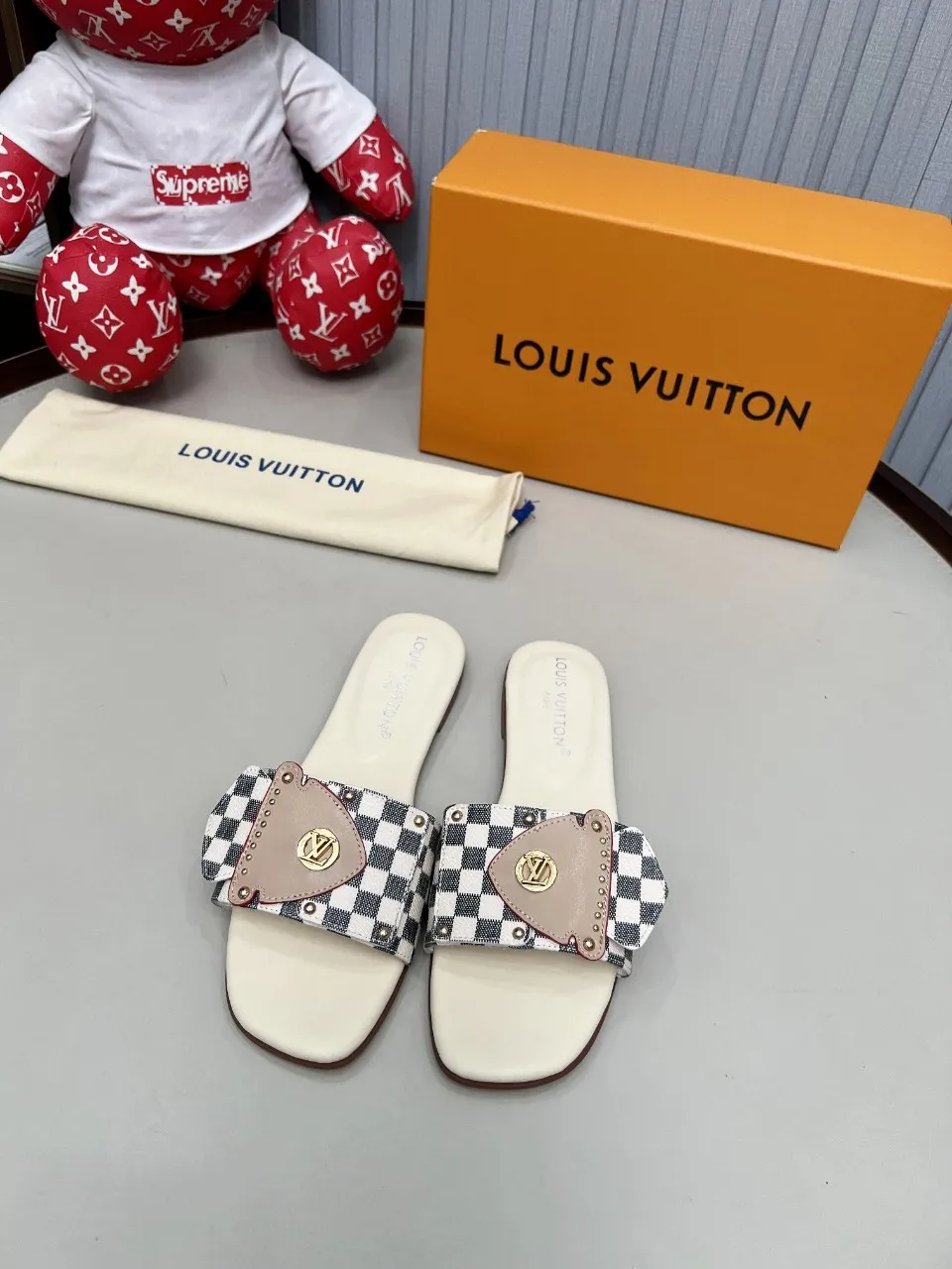 👟👟Ex-factory price 320👟👟 Genuine leather sole +40 Louis Vuitton, 1:1 advanced customization upper, fabric: customized LV special fabric, lining: sheepskin, original molding hardware, code number: 35-42, order with pictures, welcome to send pictures to place an order,